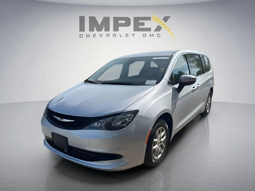Used 2023 Silver Chrysler LX image 3