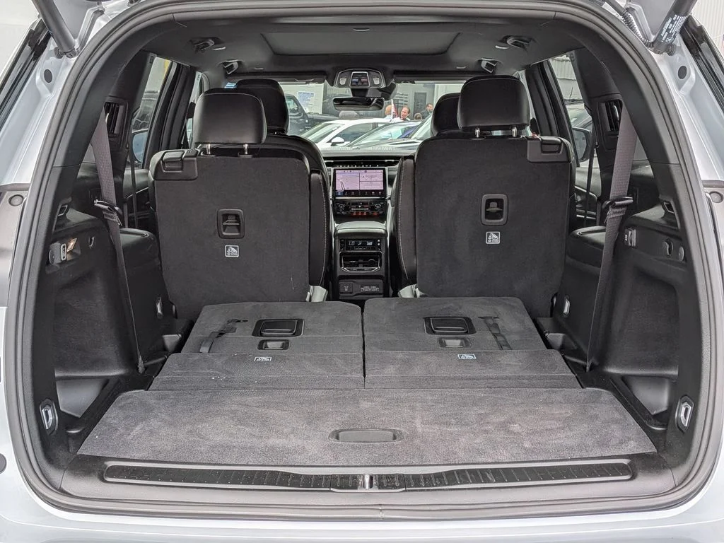 Used 2025 Silver Jeep Limited image 8