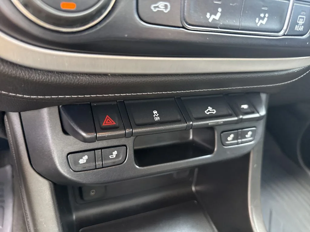 Used 2017 Silver GMC SLT image 20