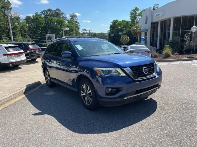 2017 Nissan Pathfinder SV 2WD's photo