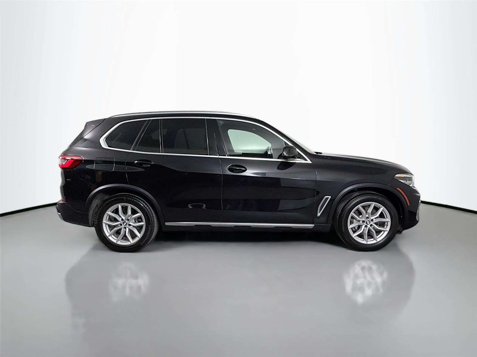 Used 2019 Black Sapphire Metallic BMW xDrive40i image 4