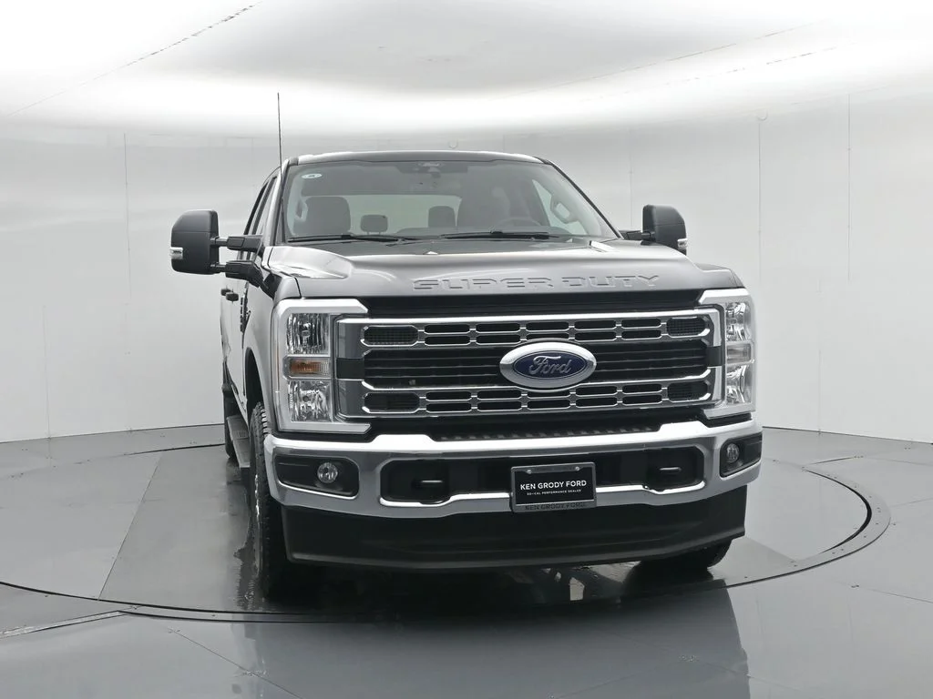 New 2026 Agate Black Metallic Ford XLT image 24