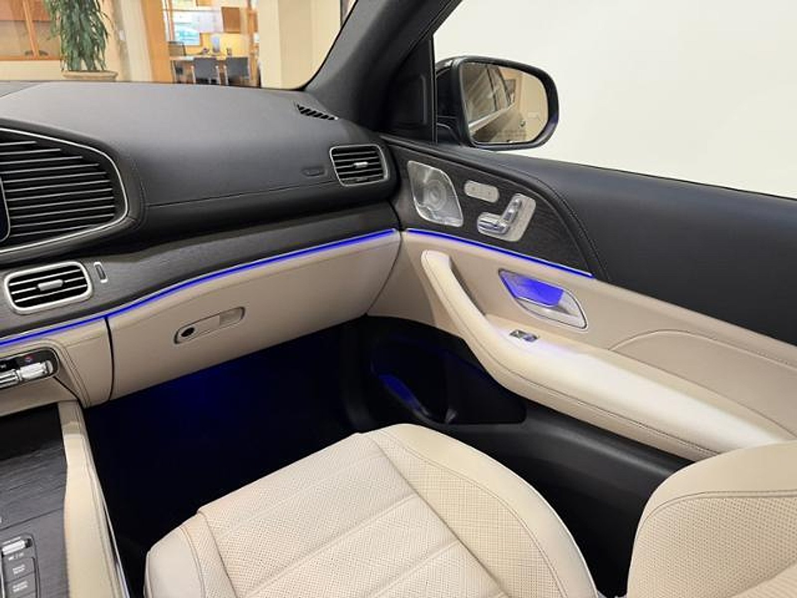 Certified Used 2026 Black Mercedes-Benz 4MATIC® image 11