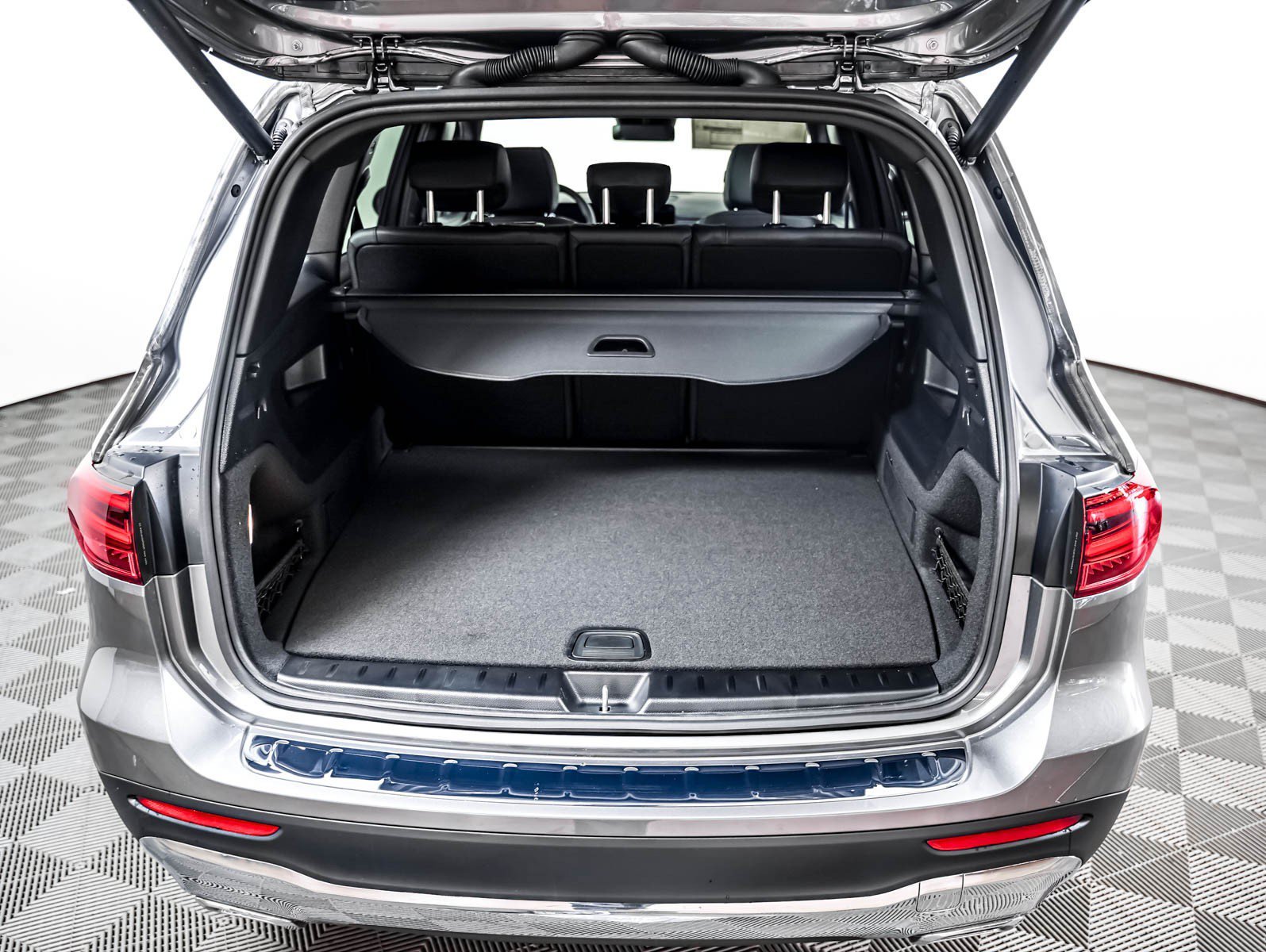 New 2026 Mountain Grey Metallic Mercedes-Benz GLB 250 image 5