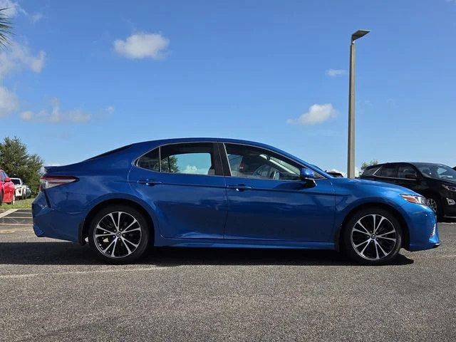 Used 2018 Blue Toyota SE image 7