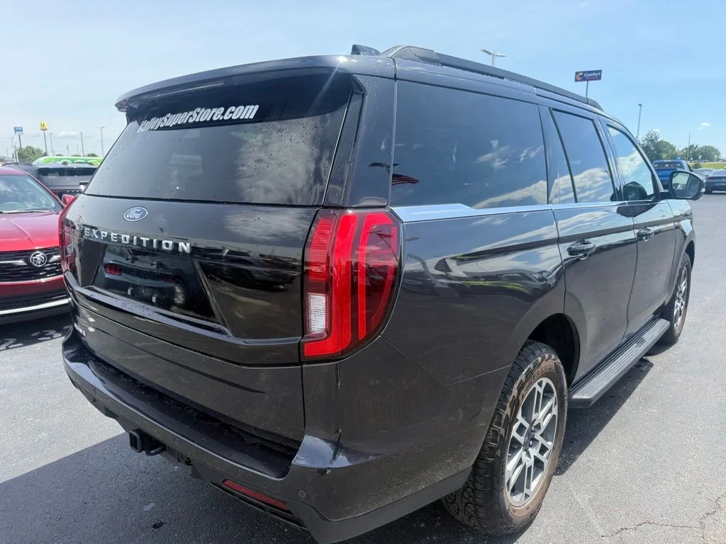 New 2026 Dark Matter Gray Metallic Ford Active image 3