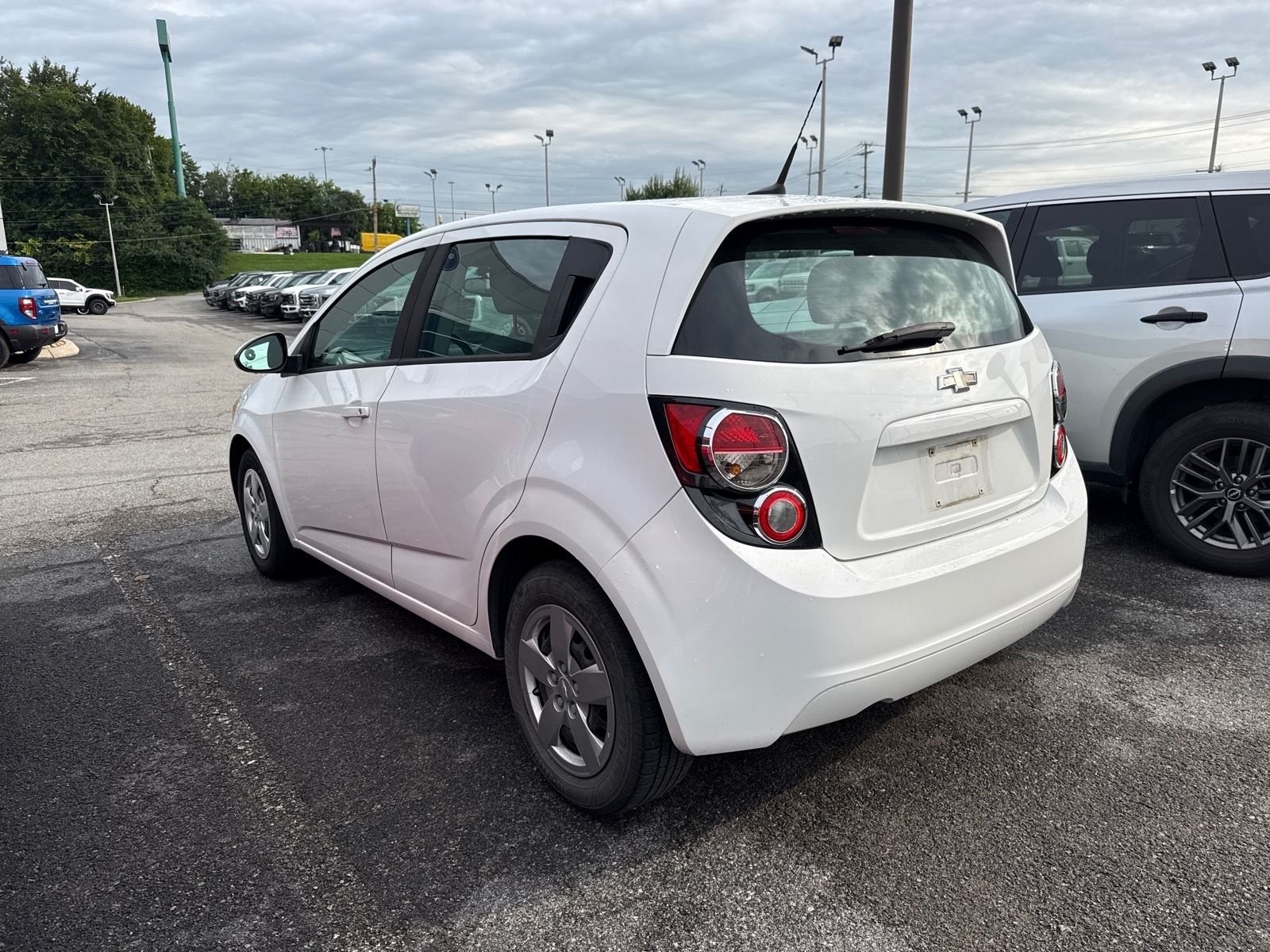 Used 2014 Summit White Chevrolet LS image 3