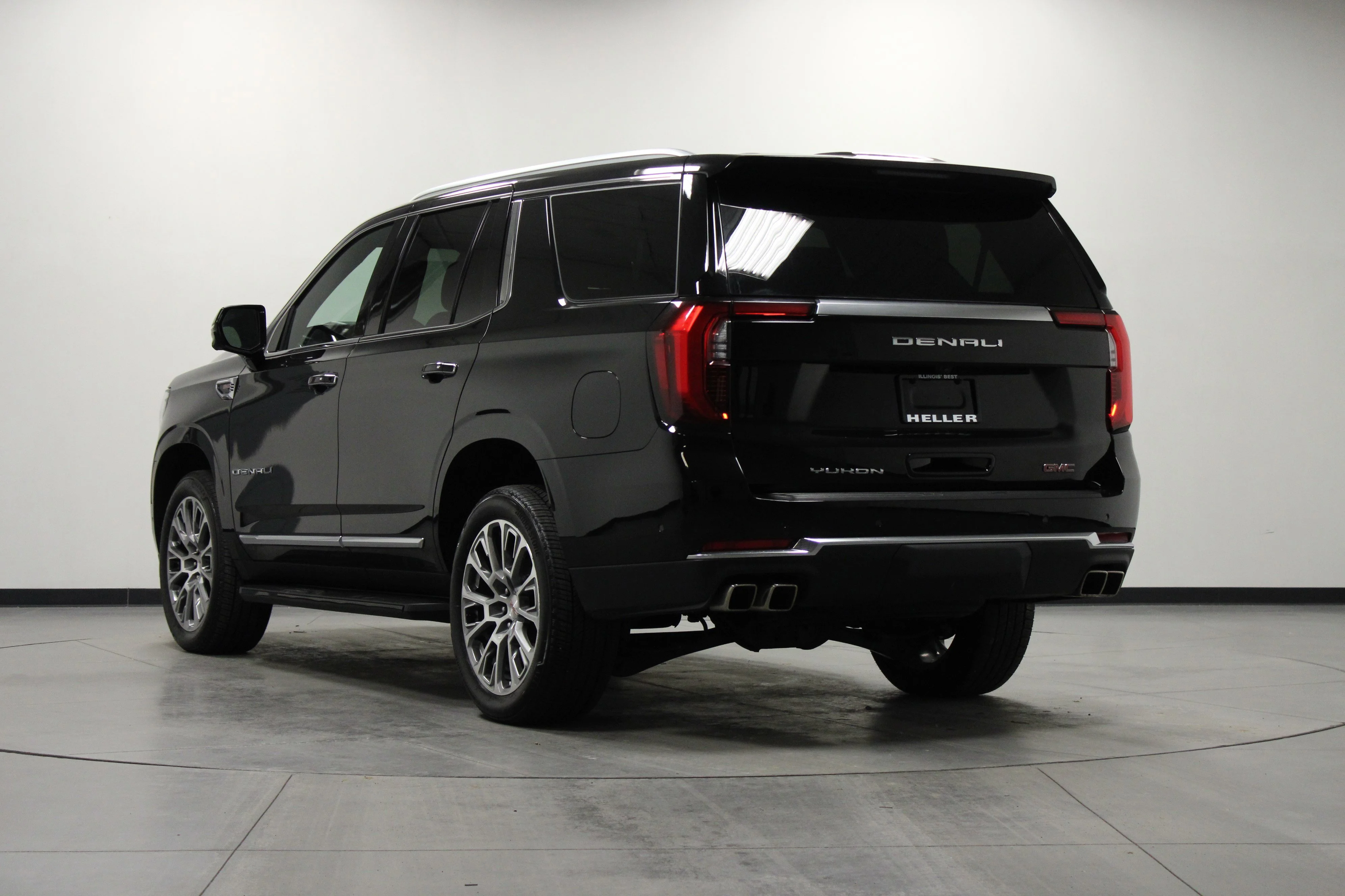 Used 2025 Onyx Black GMC Denali image 6