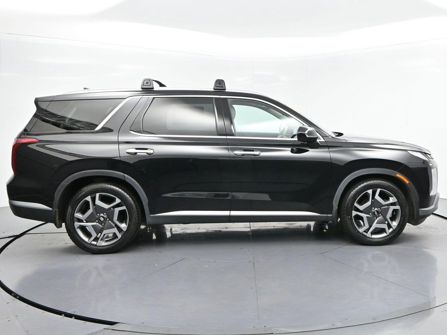 Used 2023 Abyss Black Pearl Hyundai Limited image 8