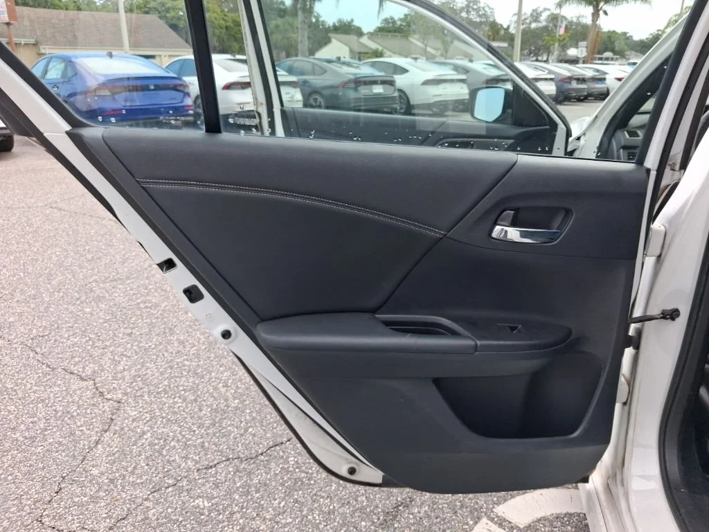 Used 2016  Honda Sport image 22