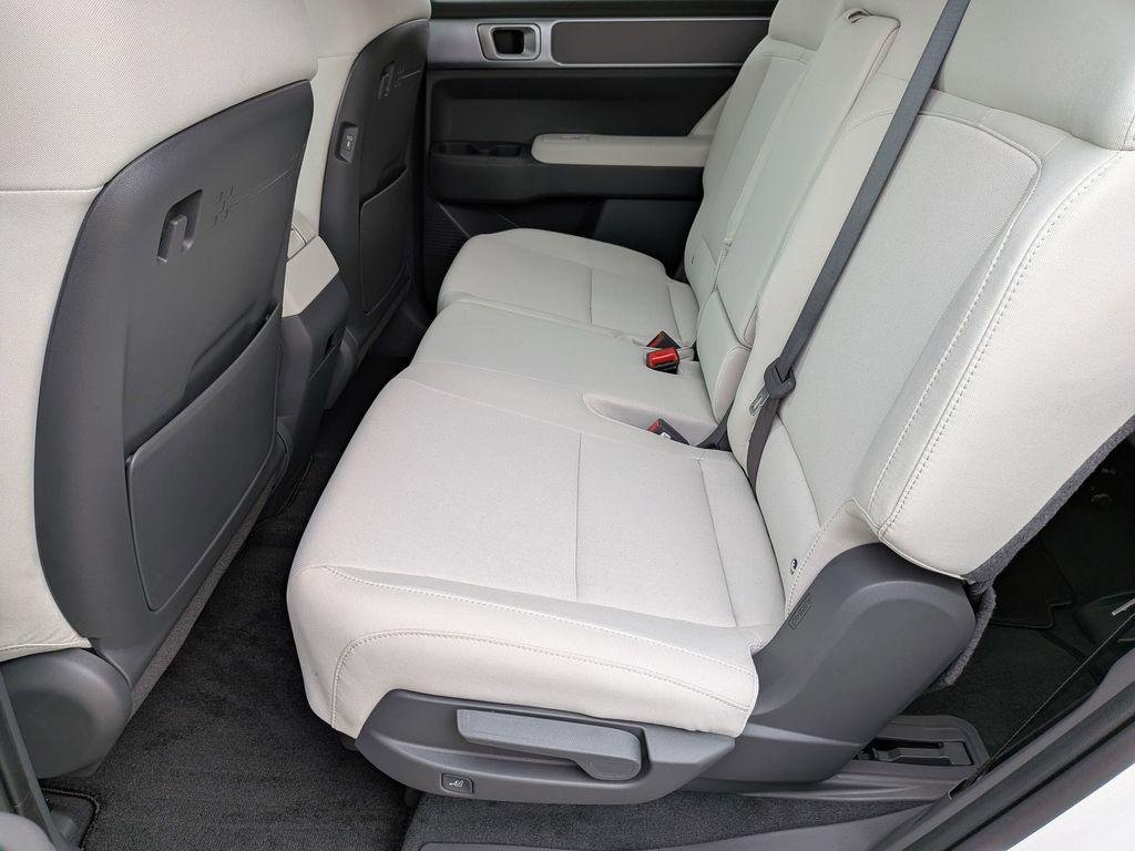 New 2026 White Hyundai SE image 23