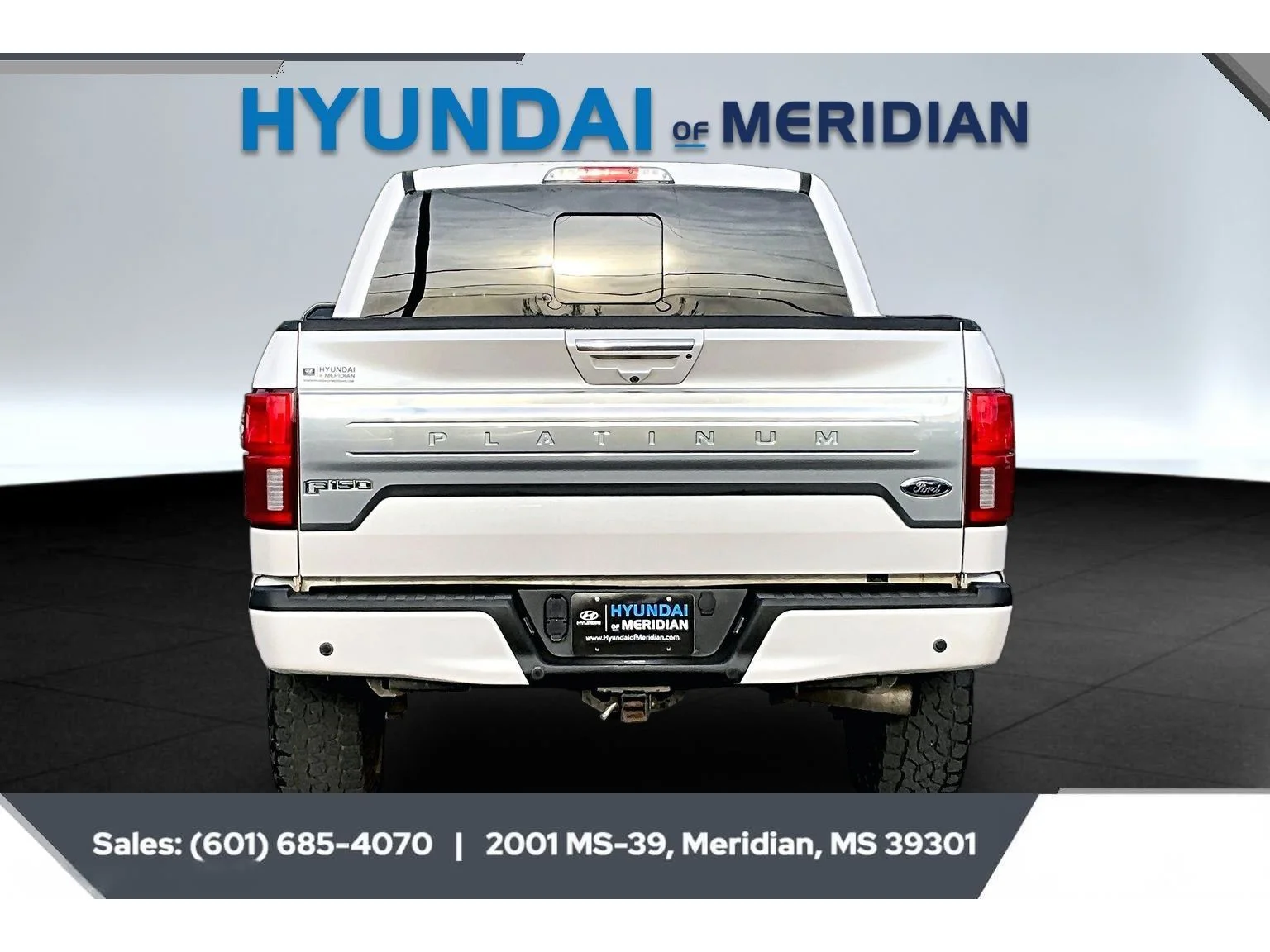 Used 2018 White Platinum Metallic Tri-Coat Ford Platinum image 4