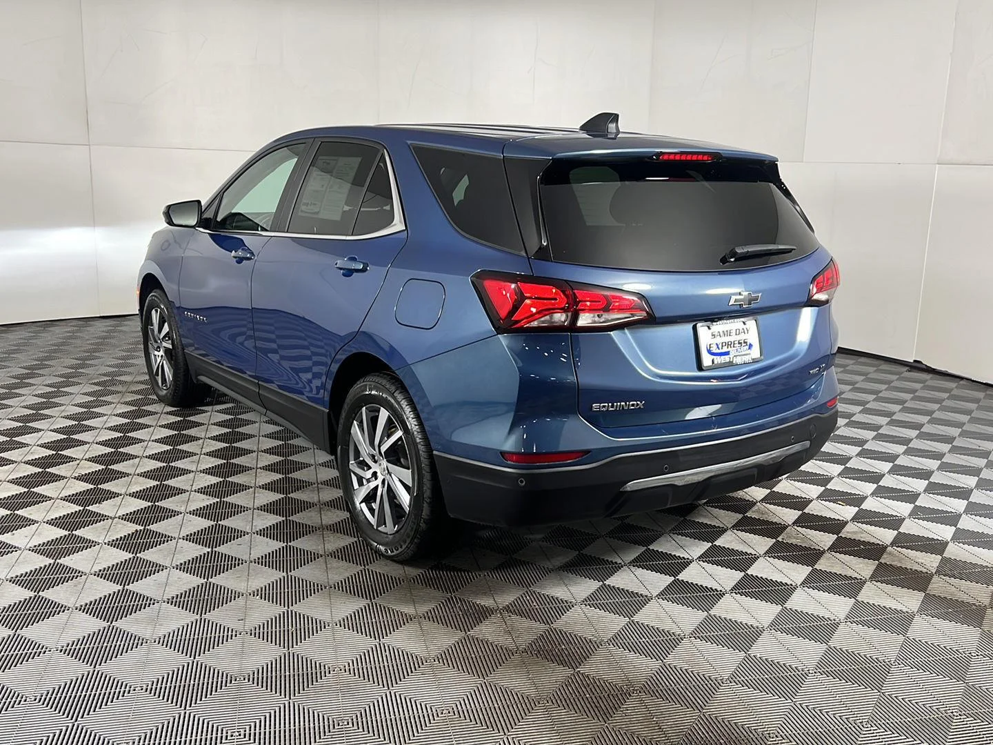 Used 2024 Lakeshore Blue Metallic Chevrolet LT image 25