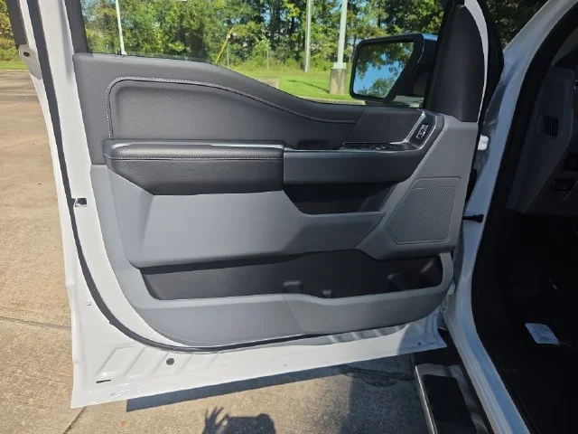 New 2026 Oxford White Ford XLT image 11