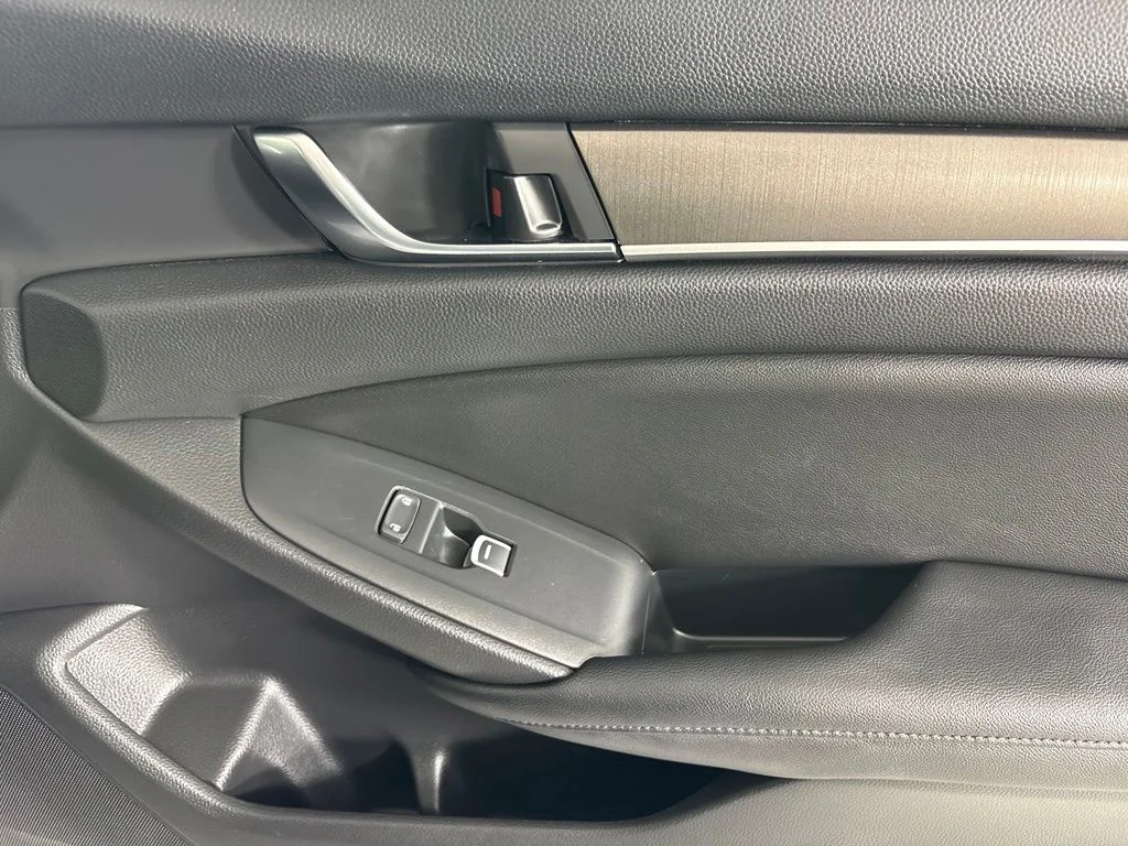 Used 2020  Honda LX image 12