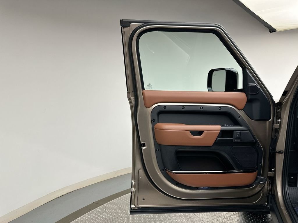 New 2026 Petra Copper Land Rover OCTA image 21