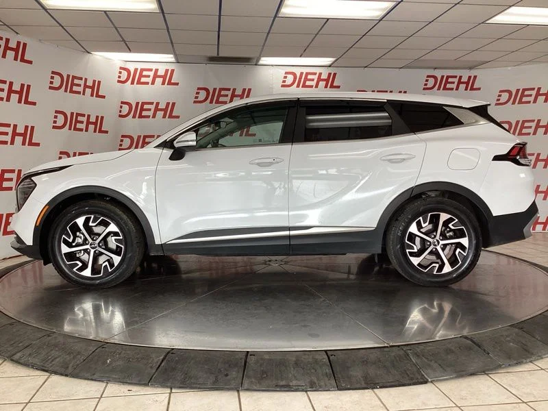 Used 2024 White Kia EX image 4