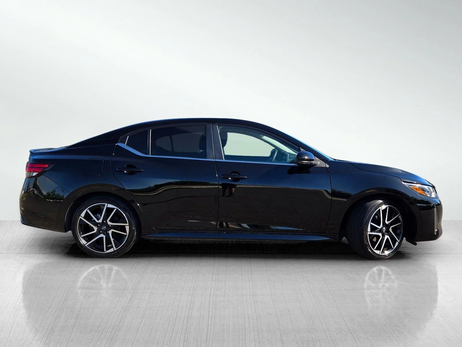 Used 2025 Super Black Nissan SR image 3