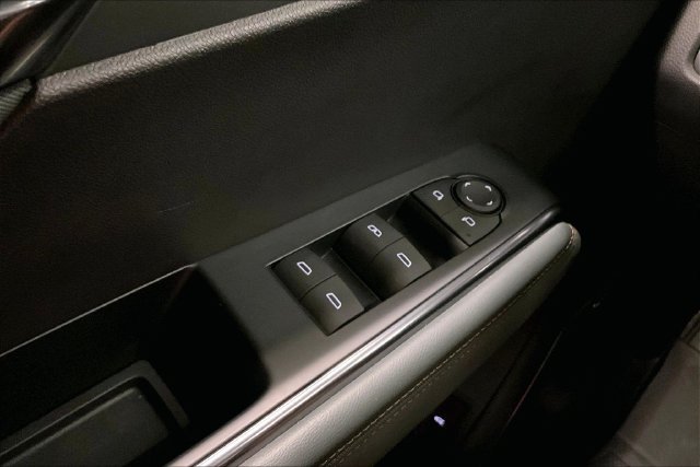 Used 2024 Sterling Metallic GMC AT4 image 38
