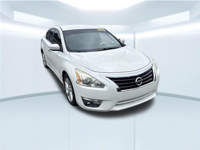 Used 2015 White Nissan 2.5 SL image 4