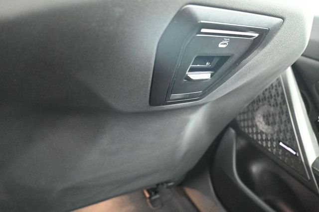 Used 2026 Gray BMW 550e xDrive image 17