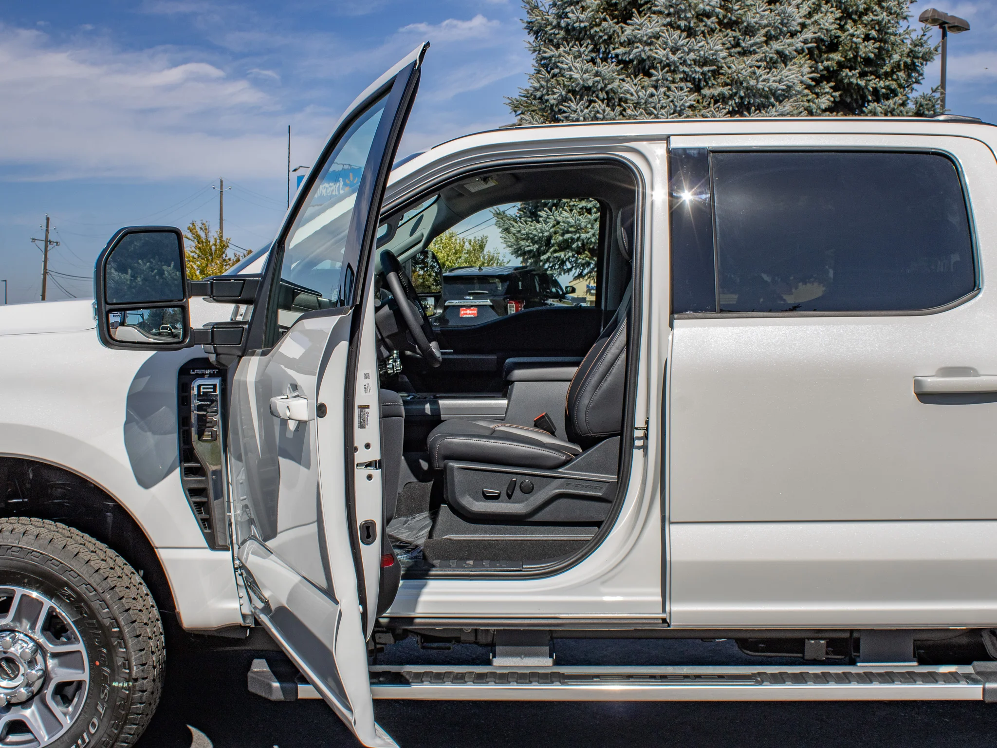 New 2026 Star White Metallic Tri-Coat Ford F-250® Lariat® image 28