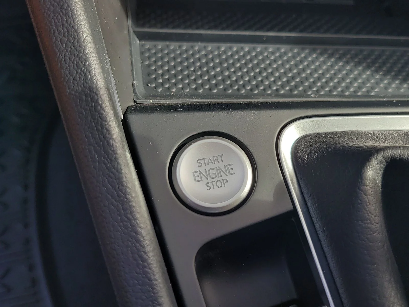 New 2026 Platinum Gray Metallic Volkswagen 1.5T SE image 27