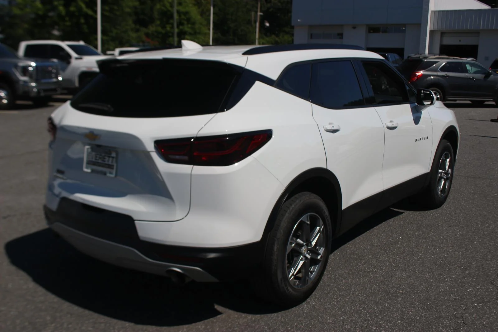 Used 2024 Summit White Chevrolet 2LT image 8