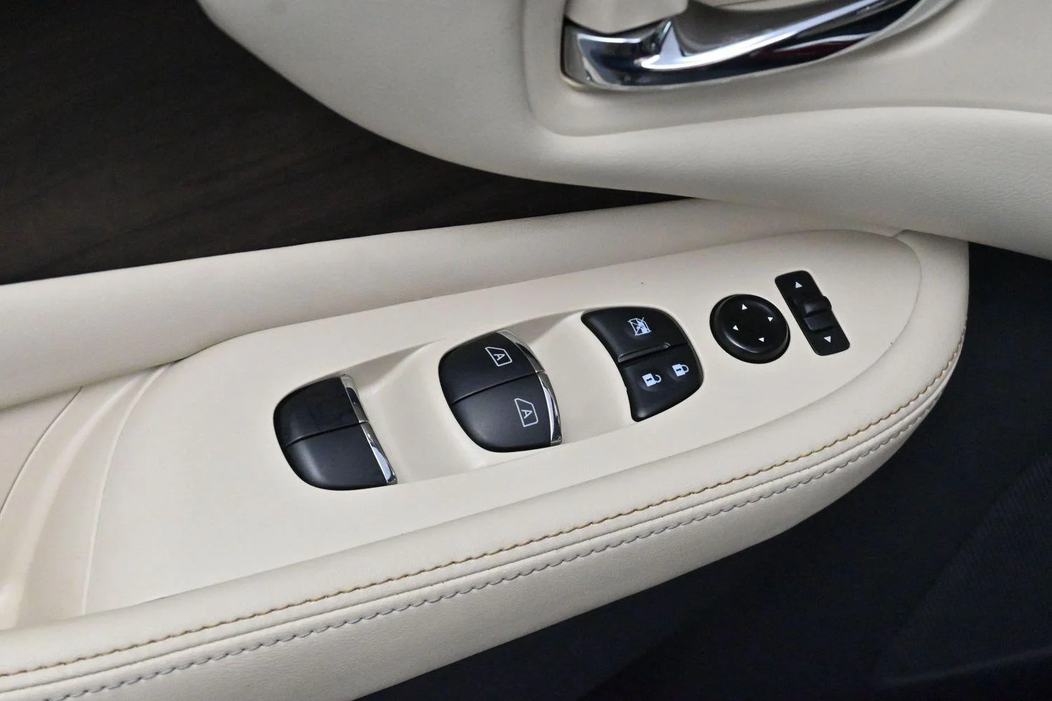 Used 2023 Scarlet Ember Tintcoat Nissan Platinum image 11