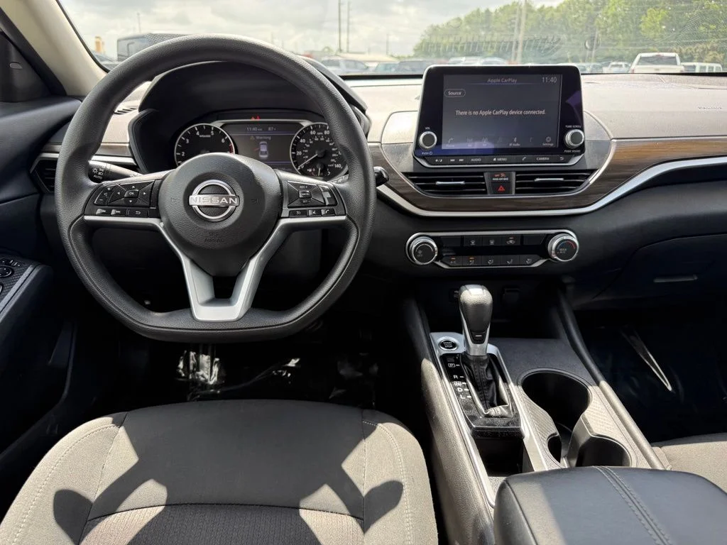 Used 2025 White Nissan 2.5 SV image 7