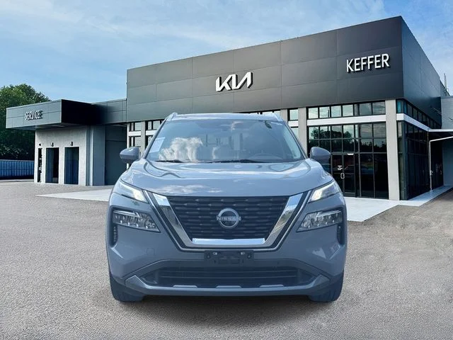 Used 2023 Gray Nissan SL image 3
