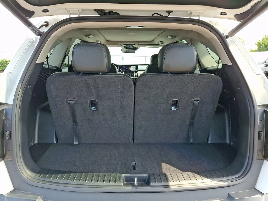 Used 2022 White Kia X-Line EX image 31