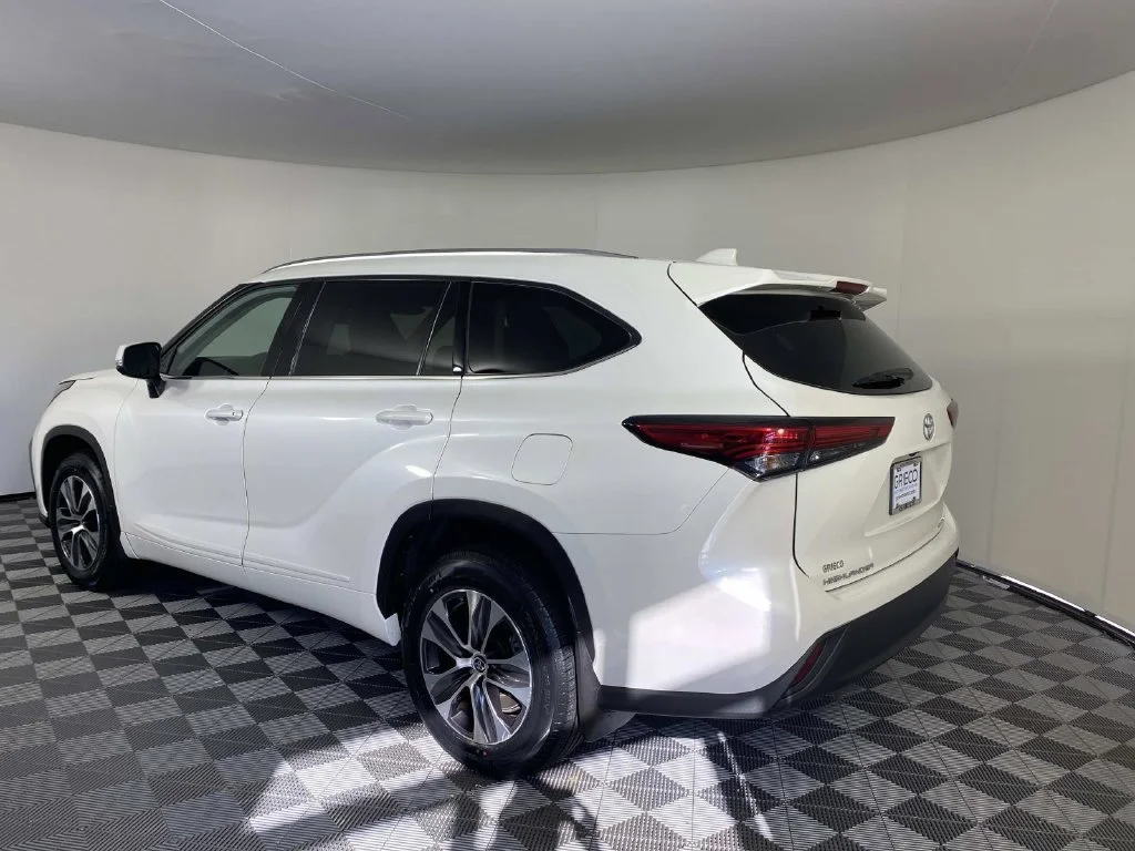 Used 2021 Blizzard Pearl Toyota XLE image 6