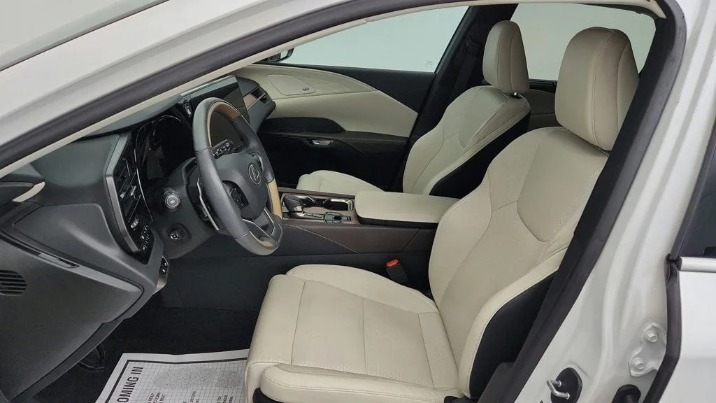 Used 2023 Eminent White Pearl Lexus RX 350h Luxury AWD w/ Mark Levinson Audio & LED Headlamps image 18