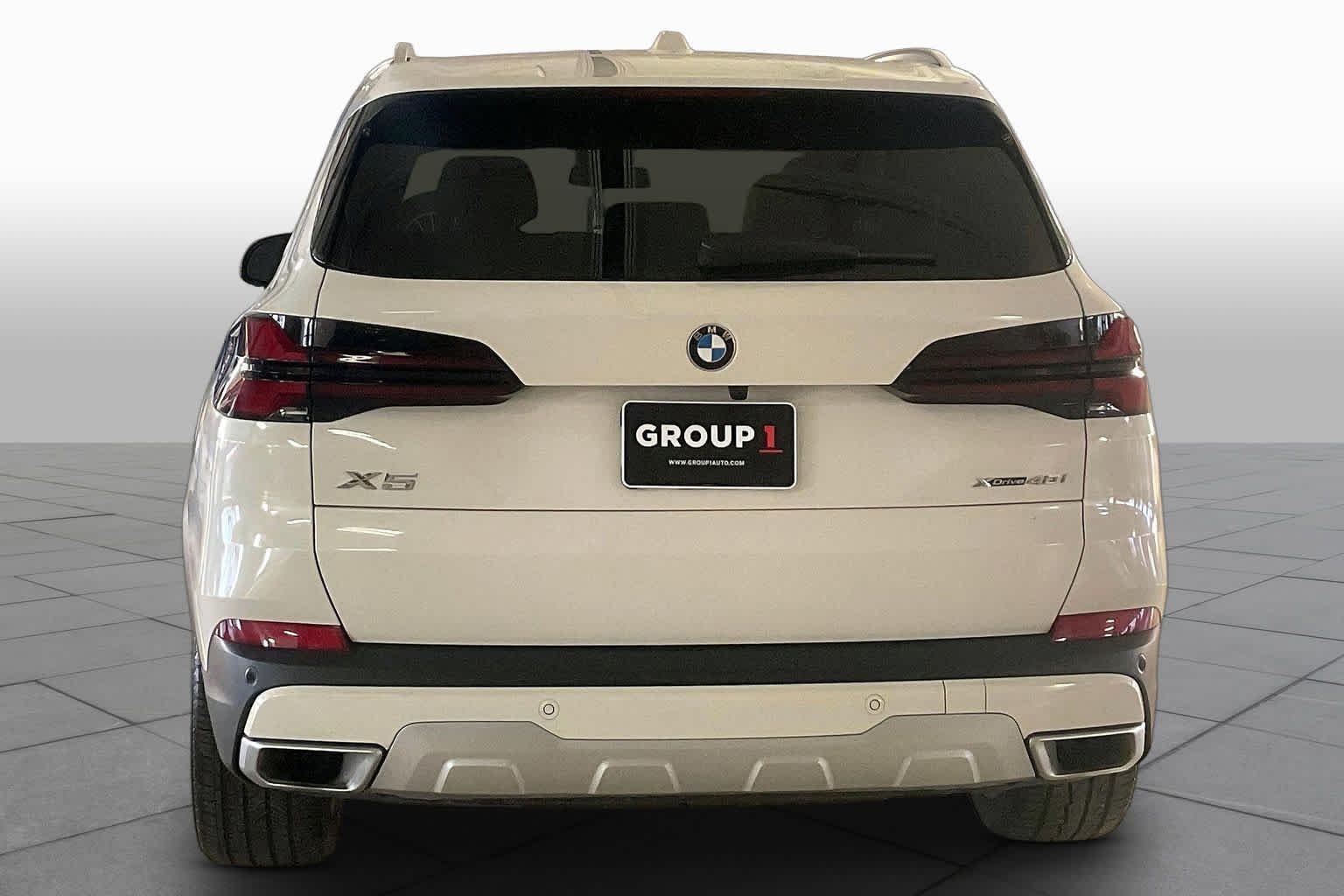 Used 2026  BMW xDrive40i image 4