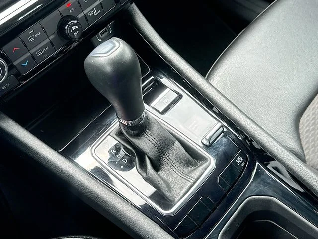 Used 2023 Gray Jeep Altitude image 18