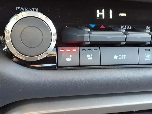 Certified Used 2026 WIND CHILL PEARL Toyota  image 16