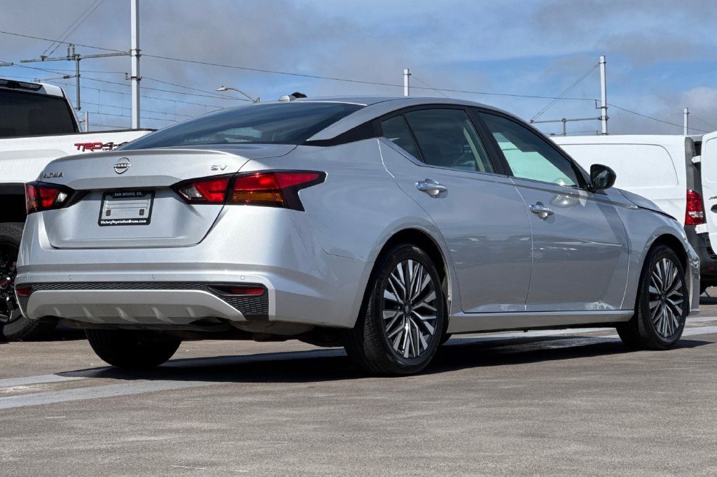 Used 2024 Silver Nissan 2.5 SV image 4