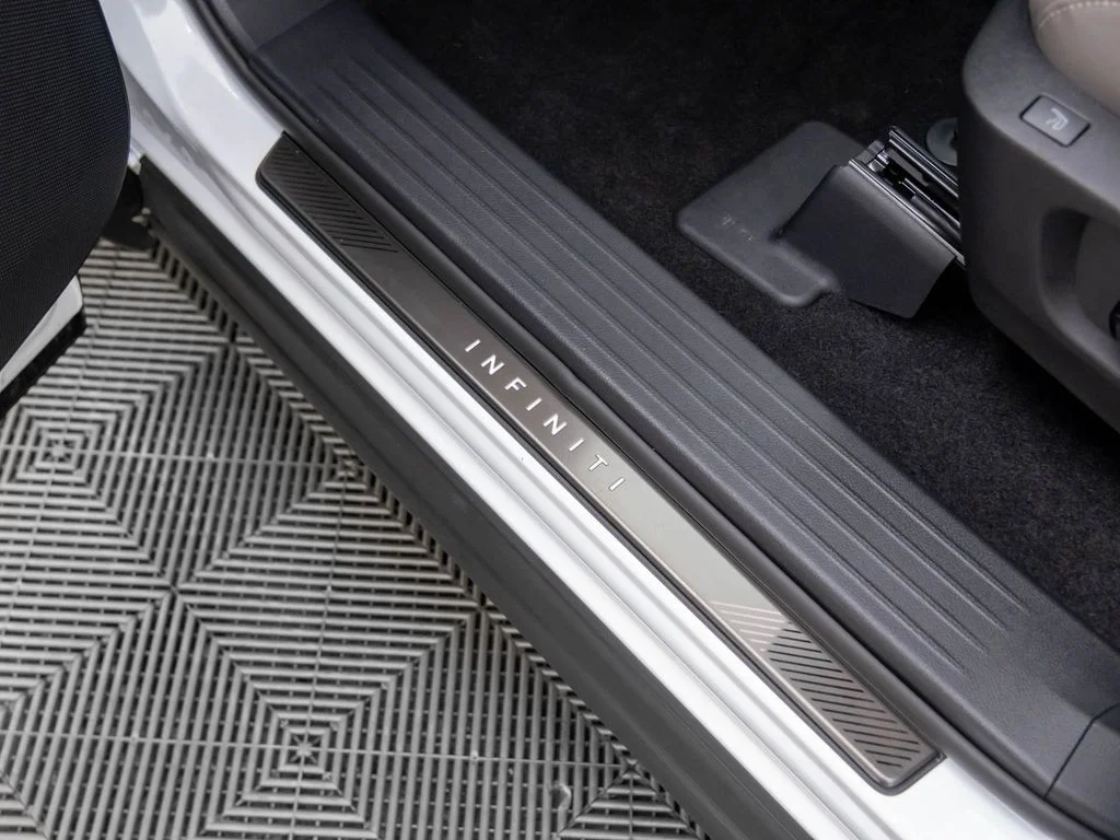 New 2027 2T RAD WHT INFINITI Autograph AWD image 14