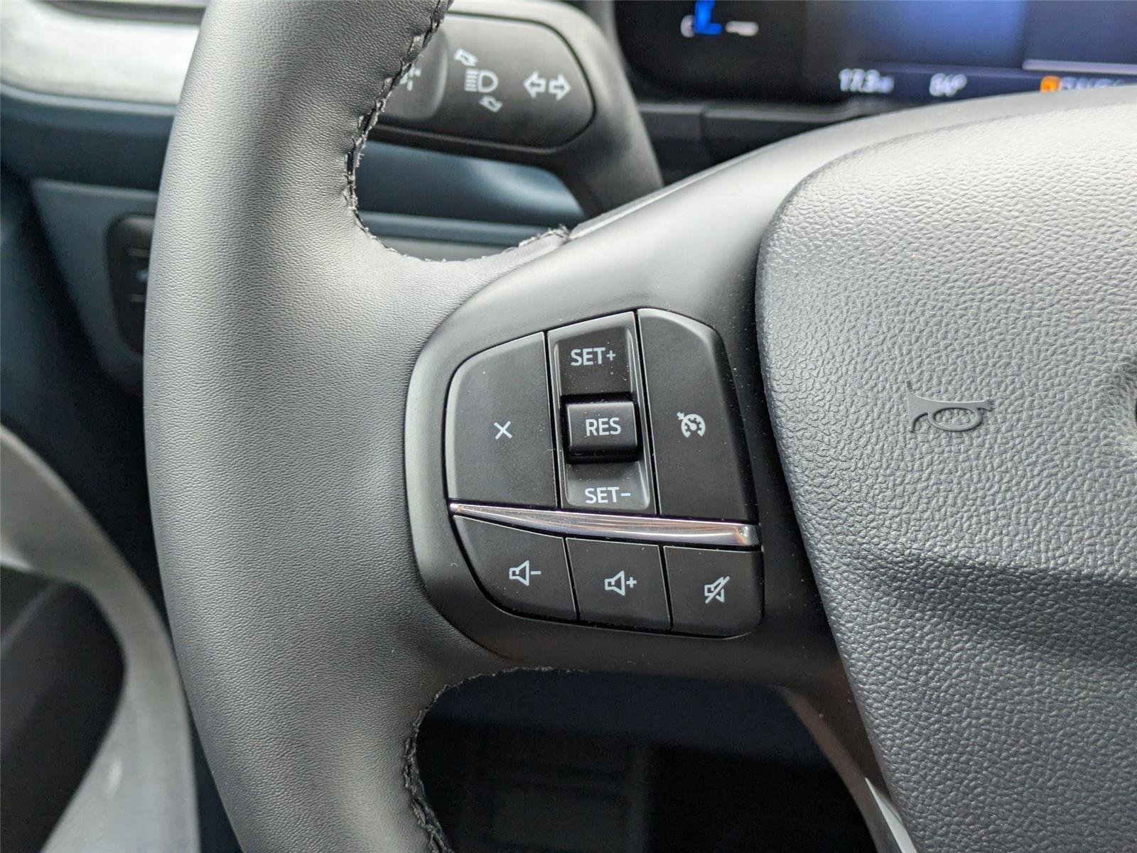 New 2026 Azure Gray Metallic Tri-Coat Ford XLT image 17