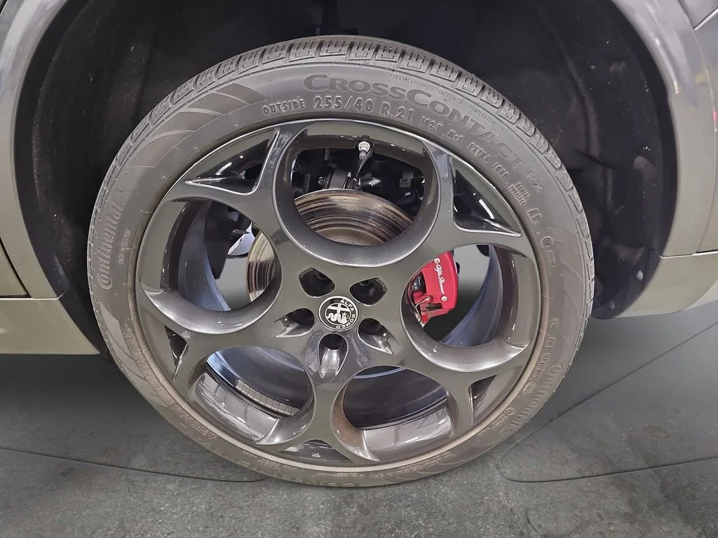 Used 2023 Gray Alfa Romeo Veloce image 34