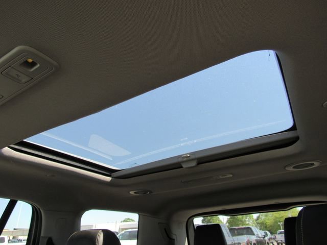 Used 2023 White Frost Tricoat GMC SLT image 31