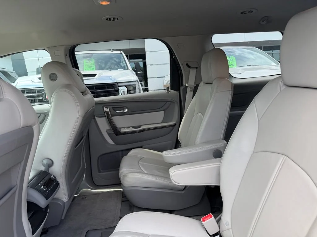Used 2013 Champagne Silver Metallic GMC SLT image 10