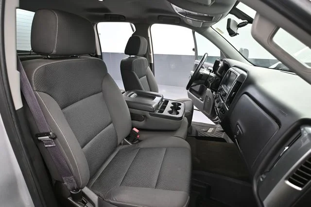 Used 2016 Silver Chevrolet LT image 39