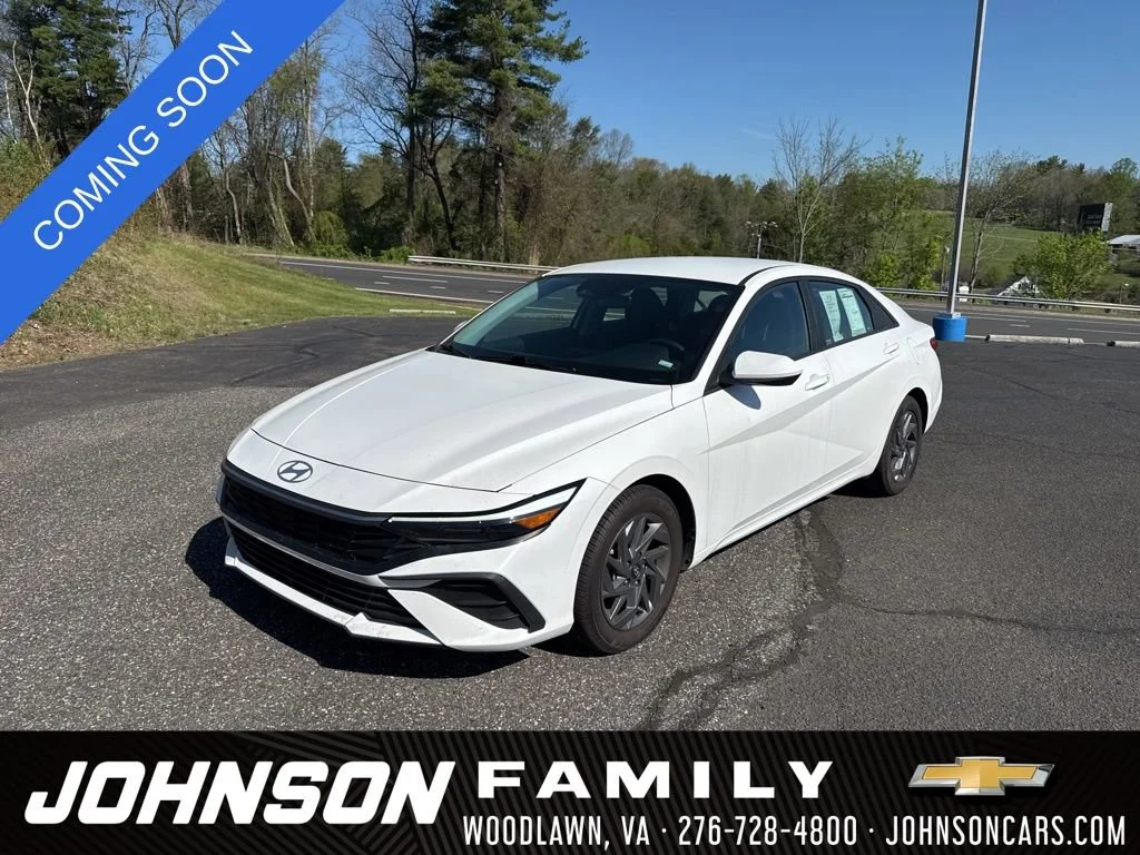 Used 2024 Hyundai Elantra SEL with VIN KMHLM4DG5RU662965 for sale in Woodlawn, VA