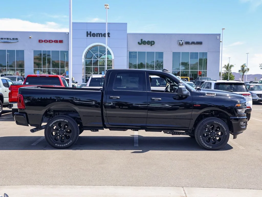 New 2026 Diamond Black Crystal Pearl-Coat Exterior Paint RAM Big Horn Night Edition image 97