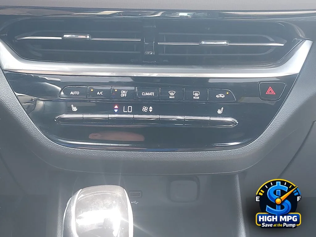 Used 2024 Gray Buick Avenir image 19
