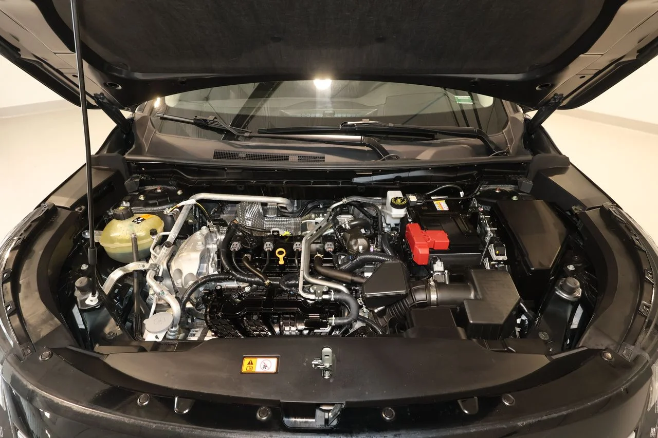 Used 2025 Gray Mitsubishi SE image 33