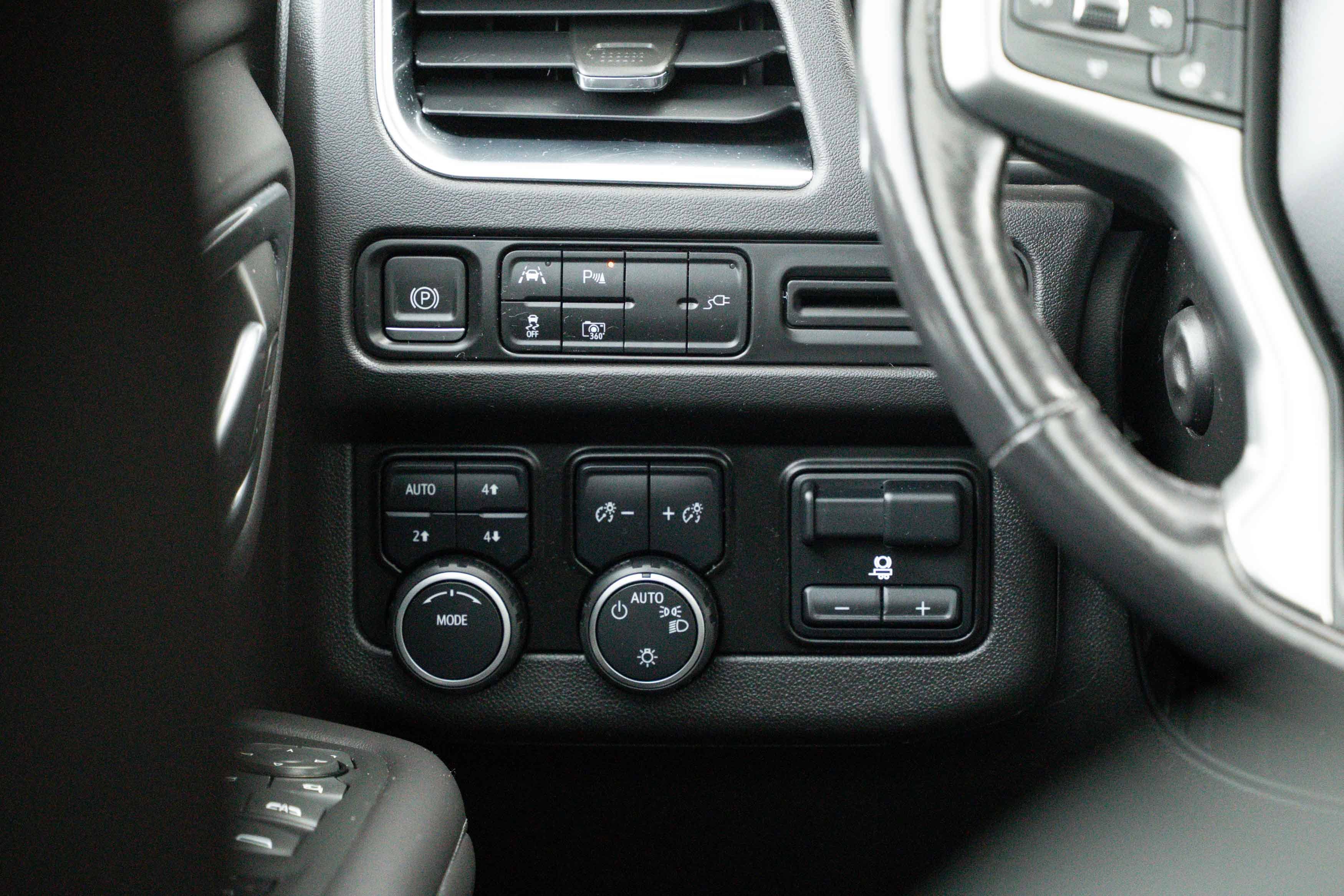 Used 2022 Iridescent Pearl Tricoat Chevrolet LT image 10