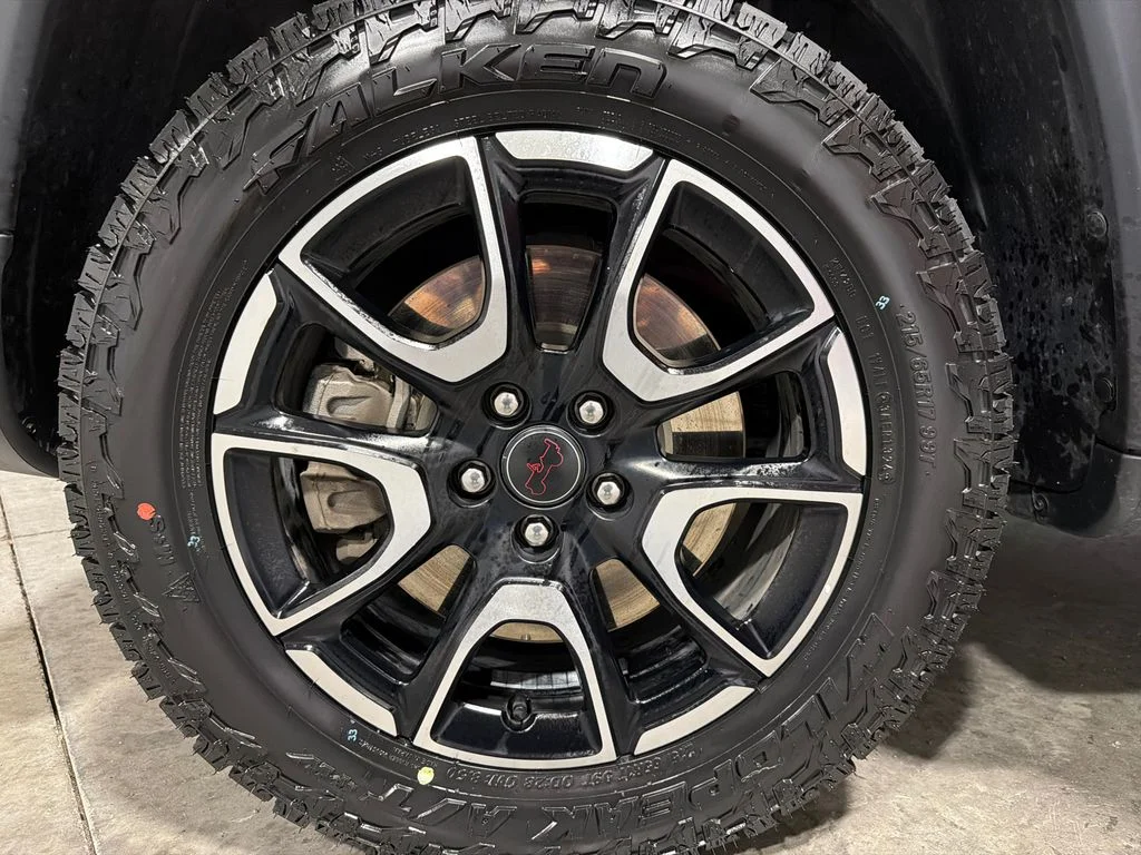 Certified Used 2025 Red Hot Pearlcoat Jeep Trailhawk image 49